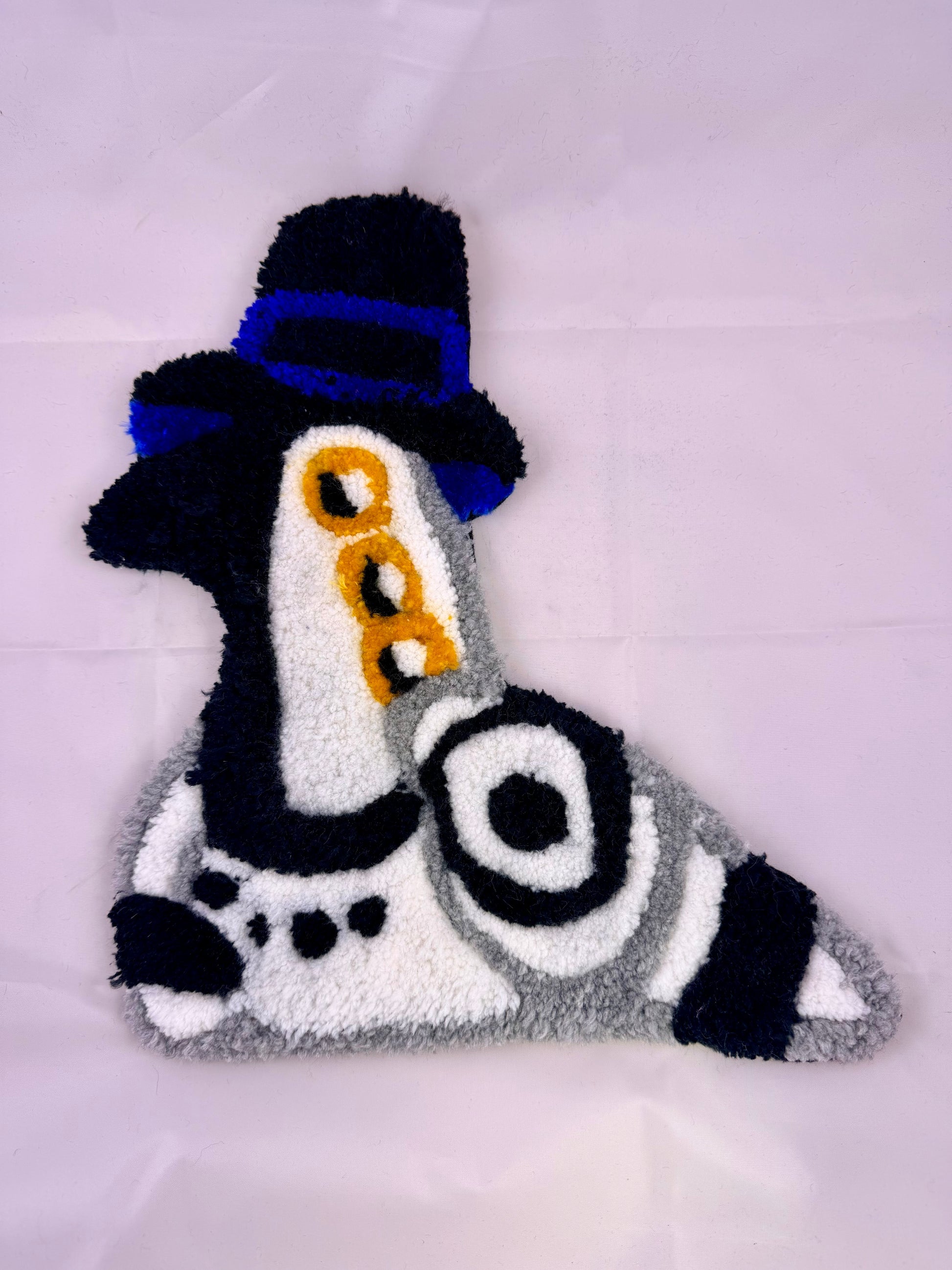 Tufted Rug magpie sussie birddesign on a white background